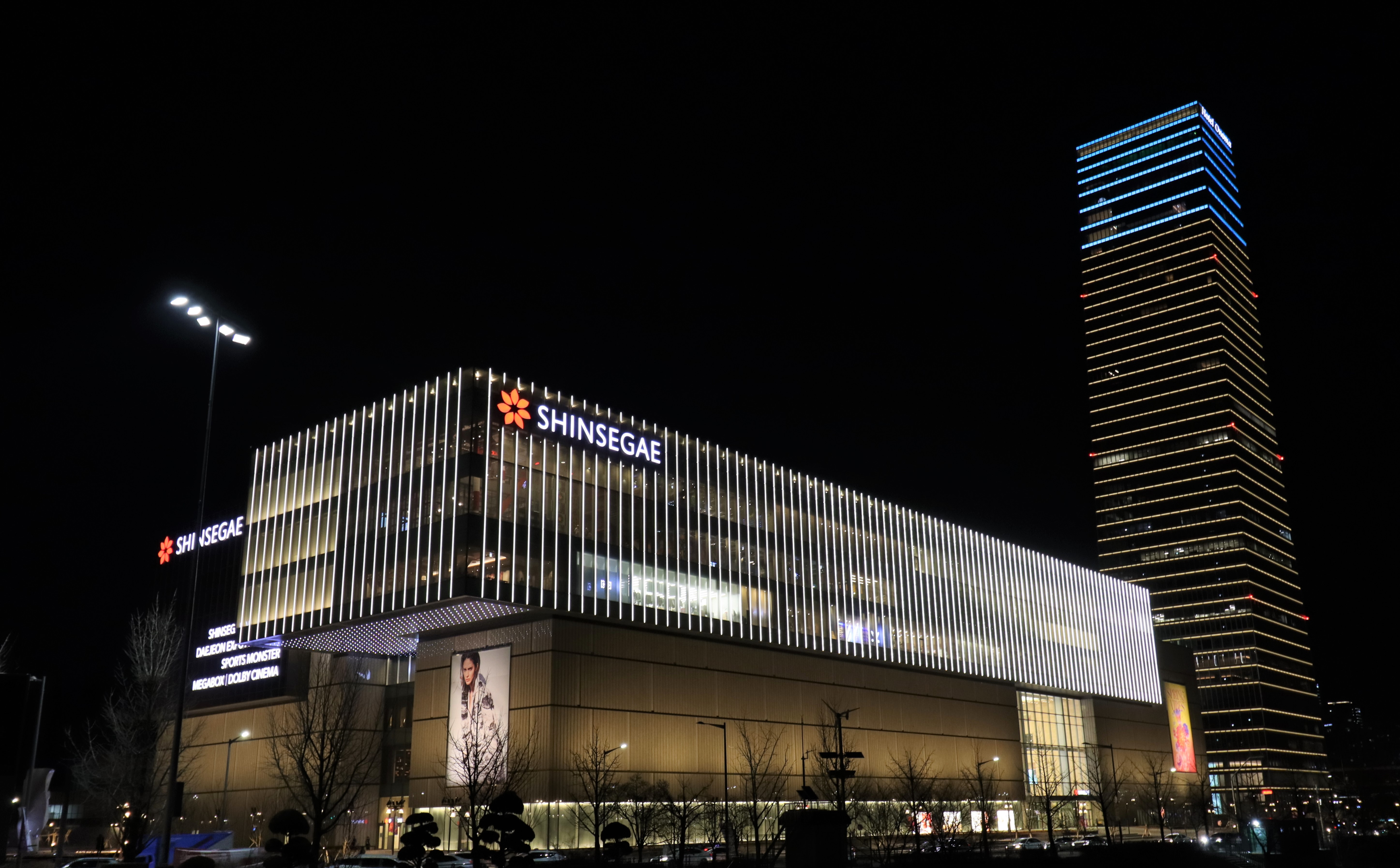 신세계백화점, 대전점 개점 4년만에 '1조 클럽' 입성... 중부권 최초 28-Image